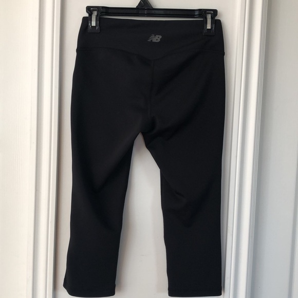 New balance capris size small new condition - Picture 1 of 4